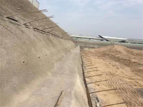 镶黄河道边坡加固